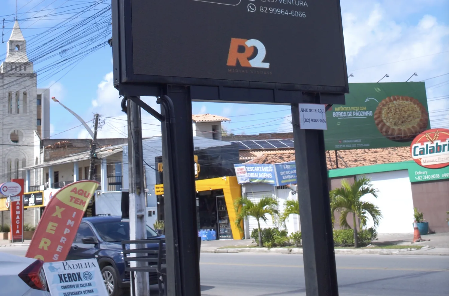 Movimento da Avenida Caravela onde fica o painel de LED