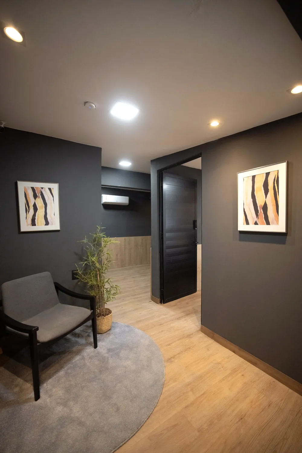 Recepção e área de espera do R2 Coworking
